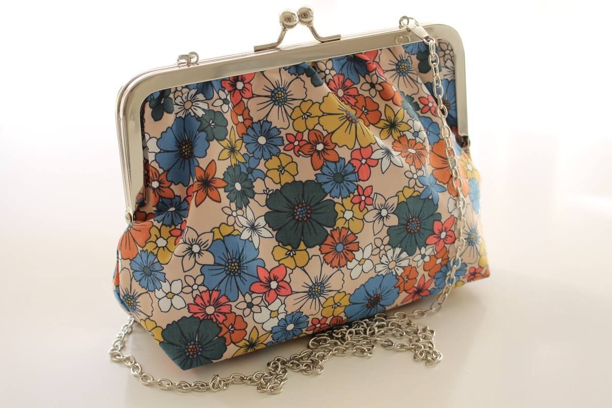 Emma Retro-Tasche mit beigen Blumen