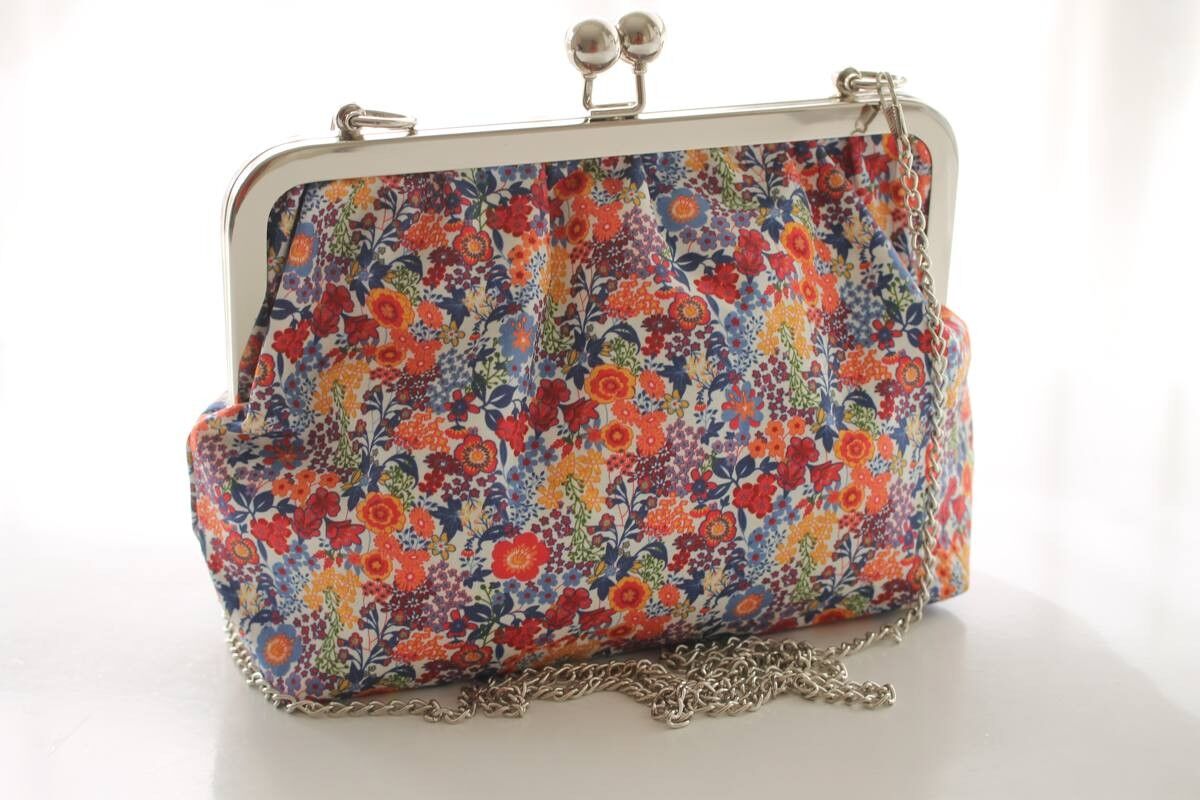 Emma Retro Blumenwiese Tasche