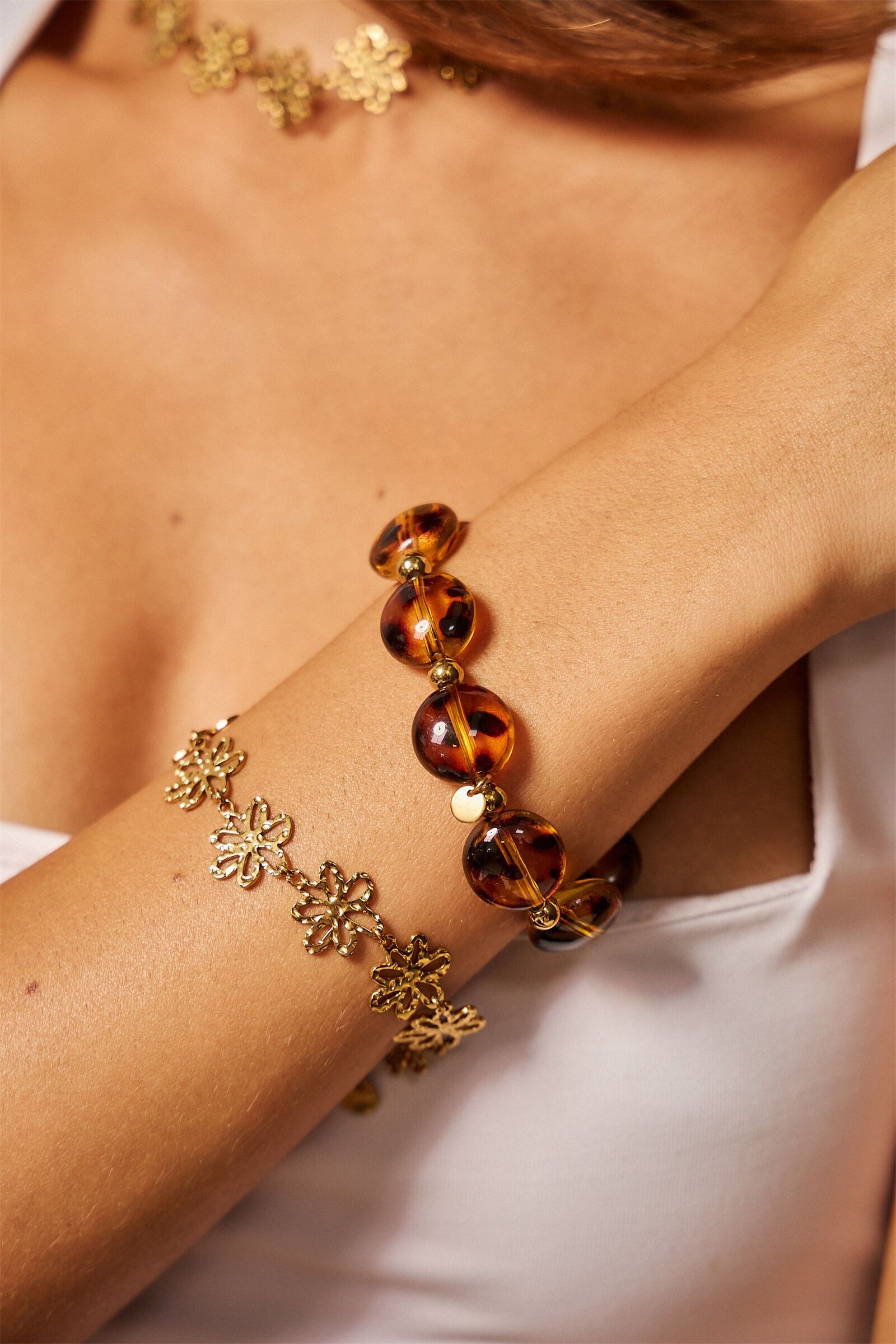 Durchbrochenes Blumenarmband aus Edelstahl