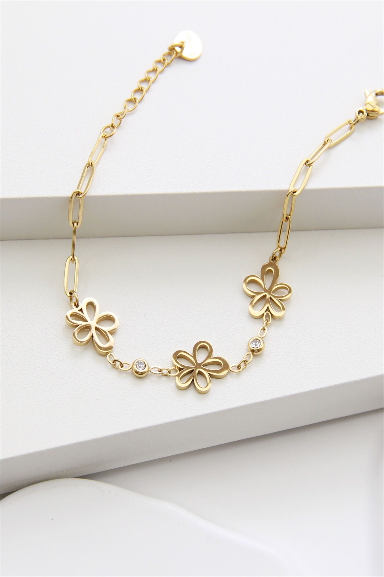 Durchbrochenes Blumenarmband mit vergoldeten Edelstahlgliedern