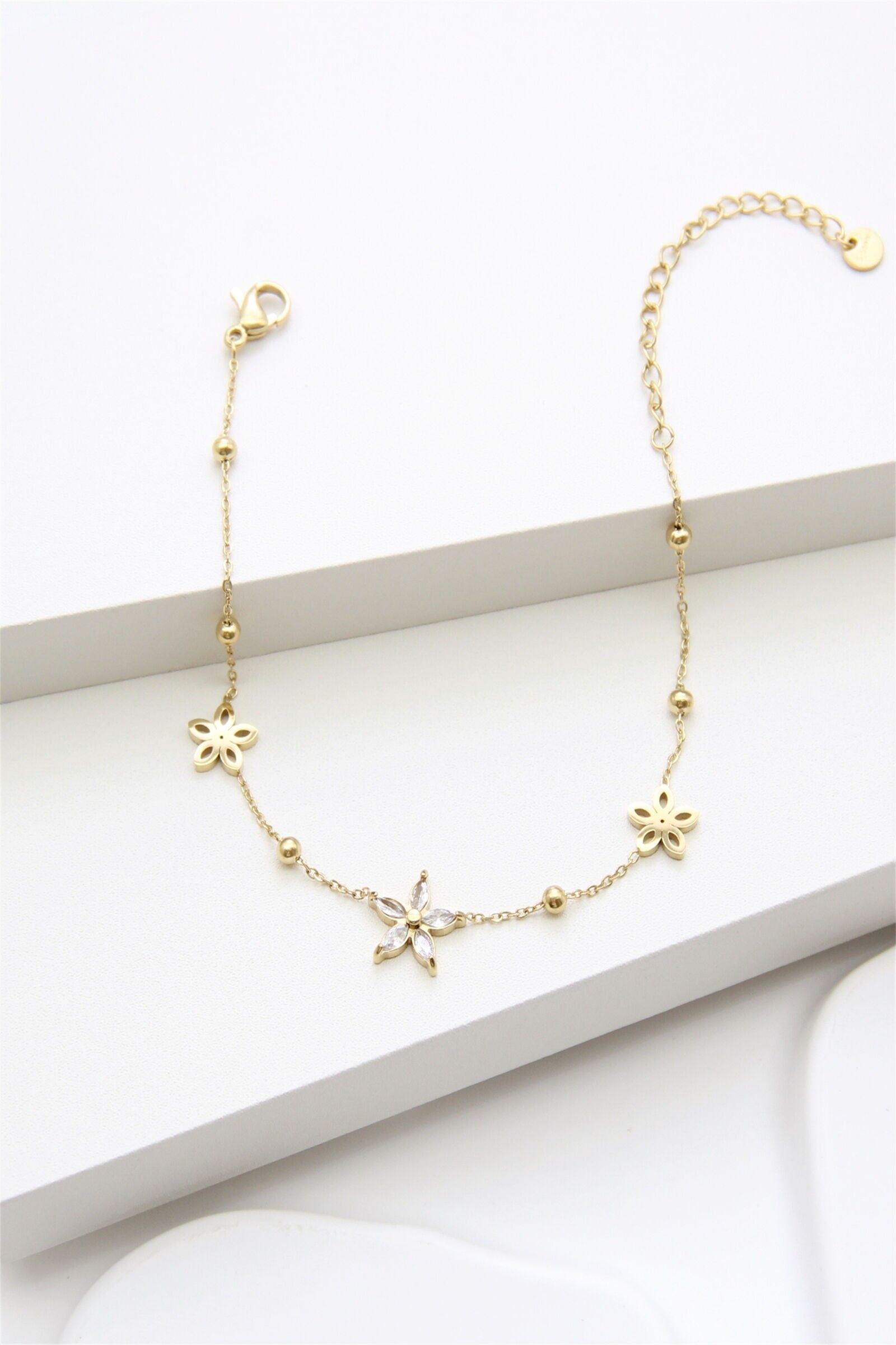 Bracelet Fleur en Acier Inoxydable – Délicatesse & Éclat Subtil