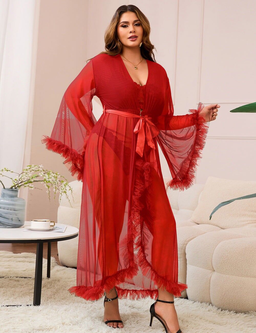 Rotes, sexy, plissiertes, langes Netzkleid mit Gürtel