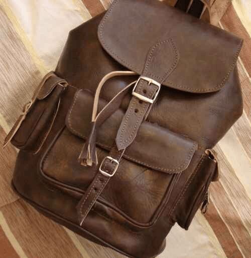 Zaino in pelle – Pelle bovina pieno fiore lavorata a mano con tasche laterali e ampia apertura circolare con cerniera