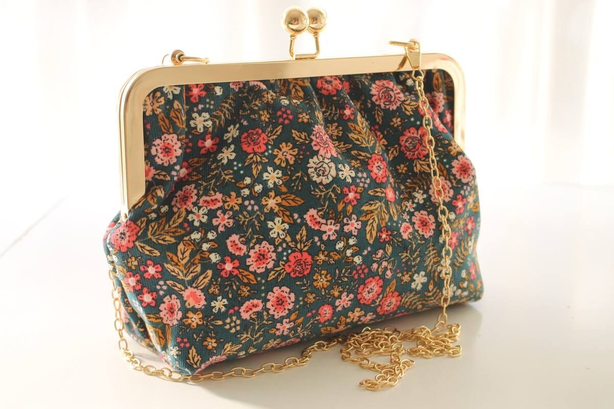 Emma Retro-Tasche aus grünem Samt