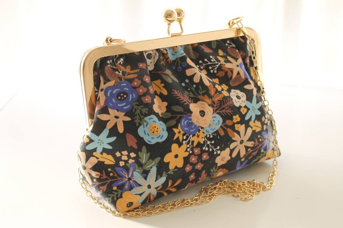 Emma Retro-Tasche aus schwarzem Samt