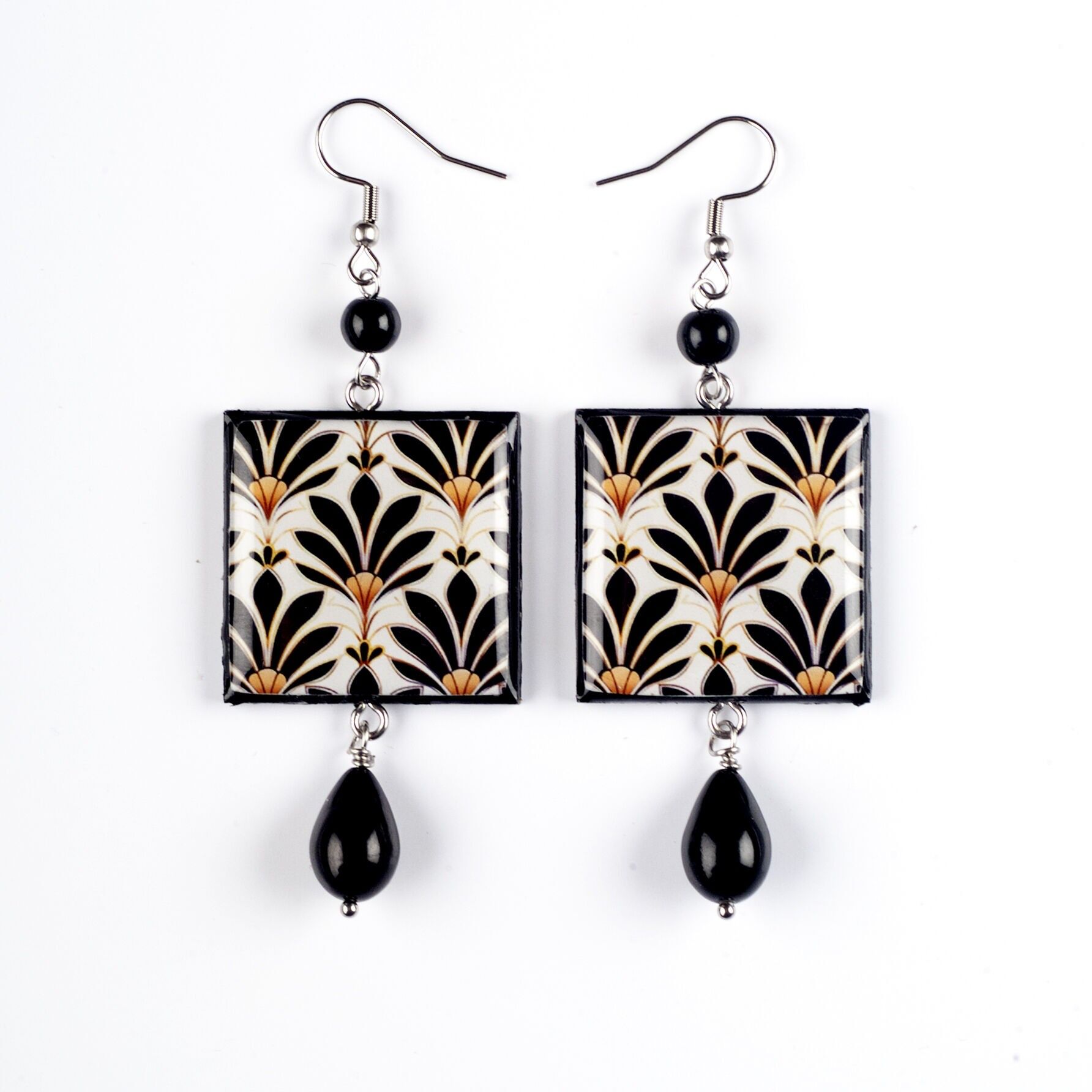 Orecchini artigianali in legno e resina - fiori neri