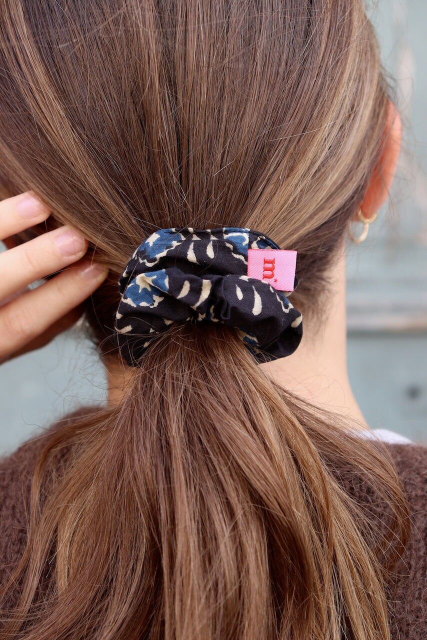 Bridget Flowers Black