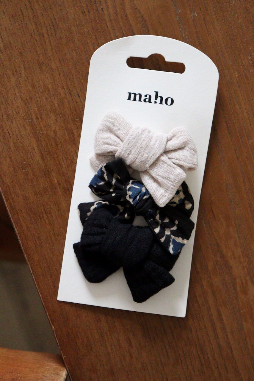 Isaure Flowers Black Palette