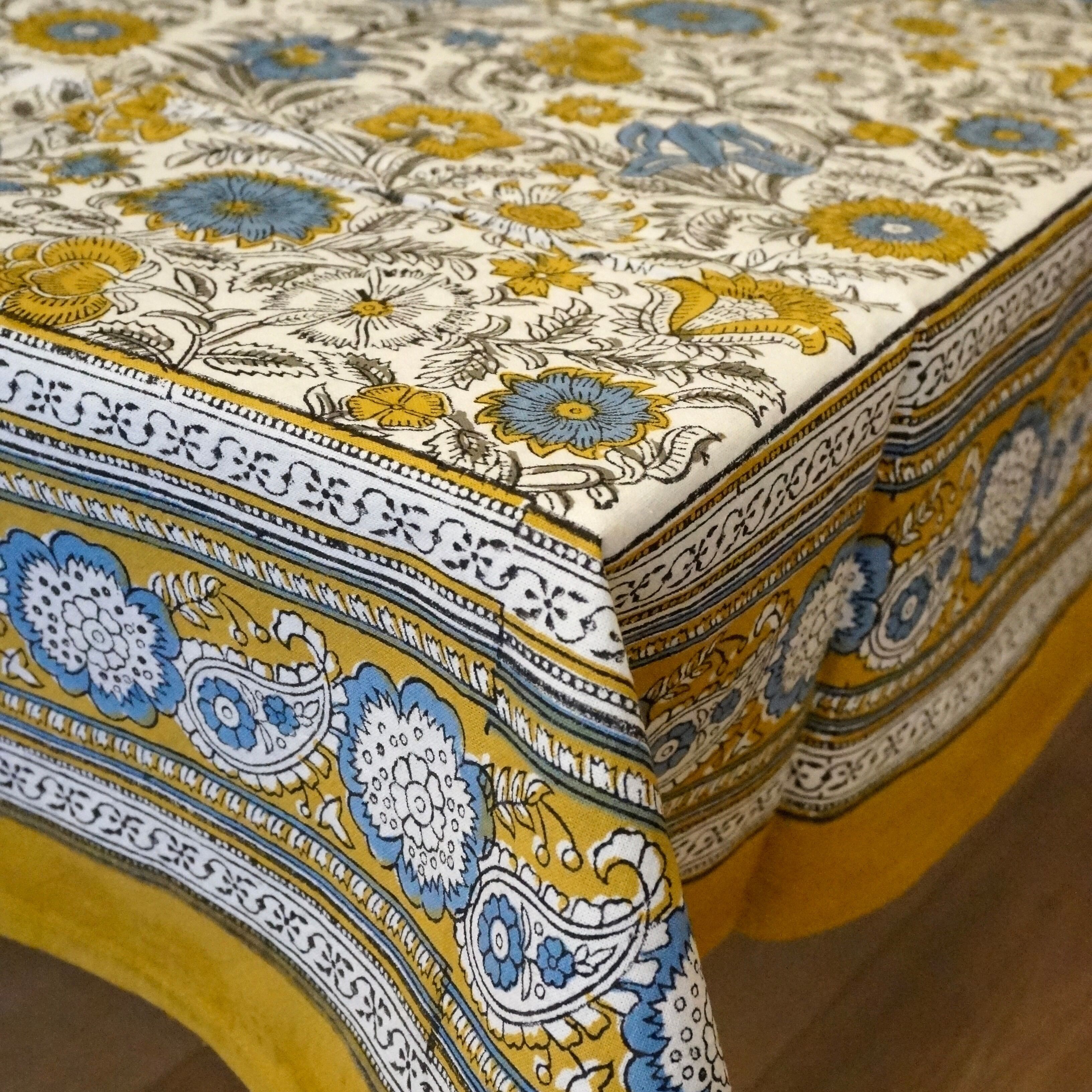 Rectangular cotton tablecloth with "Oliver" print