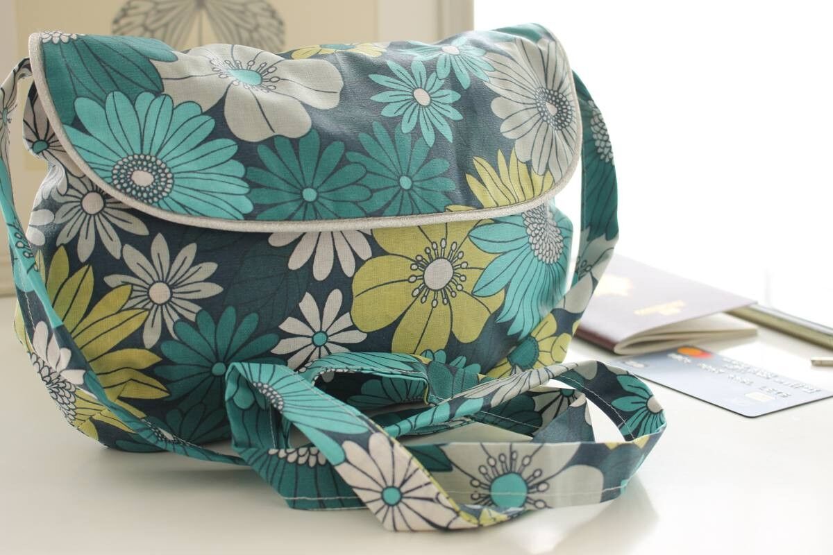 Anaé blaue Corolla-Tasche