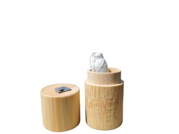 Fil dentaire à base de fécule de maïs dans une boîte en bambou 2