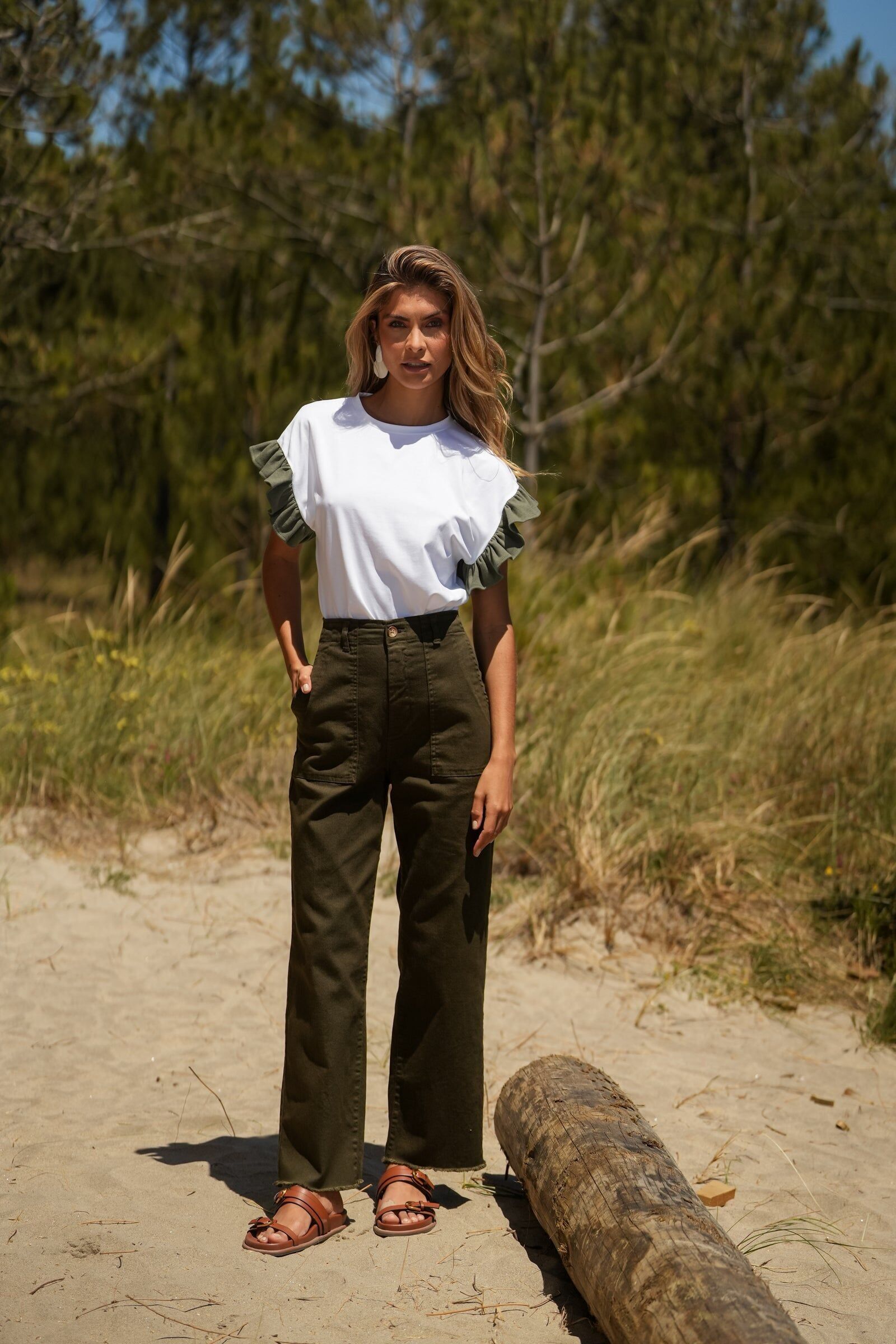 T-shirt Folhos em Contraste