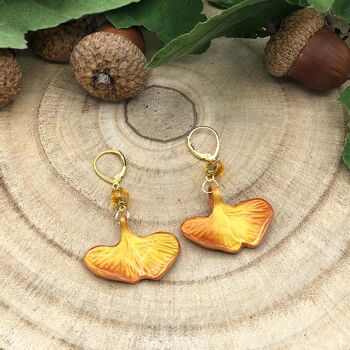 Boucles d'oreilles dormeuse feuille simple Ginkgo orange 1