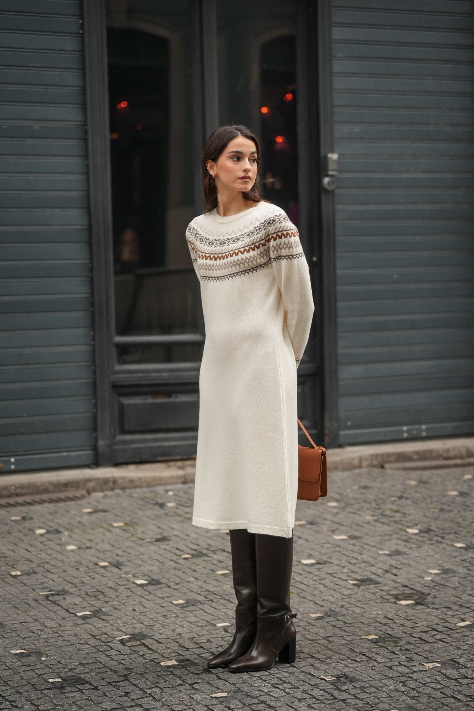 Vestido Bege con Padrão Jacquard