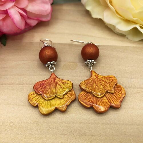 Boucles d'oreilles crochet double feuilles Ginkgo orange