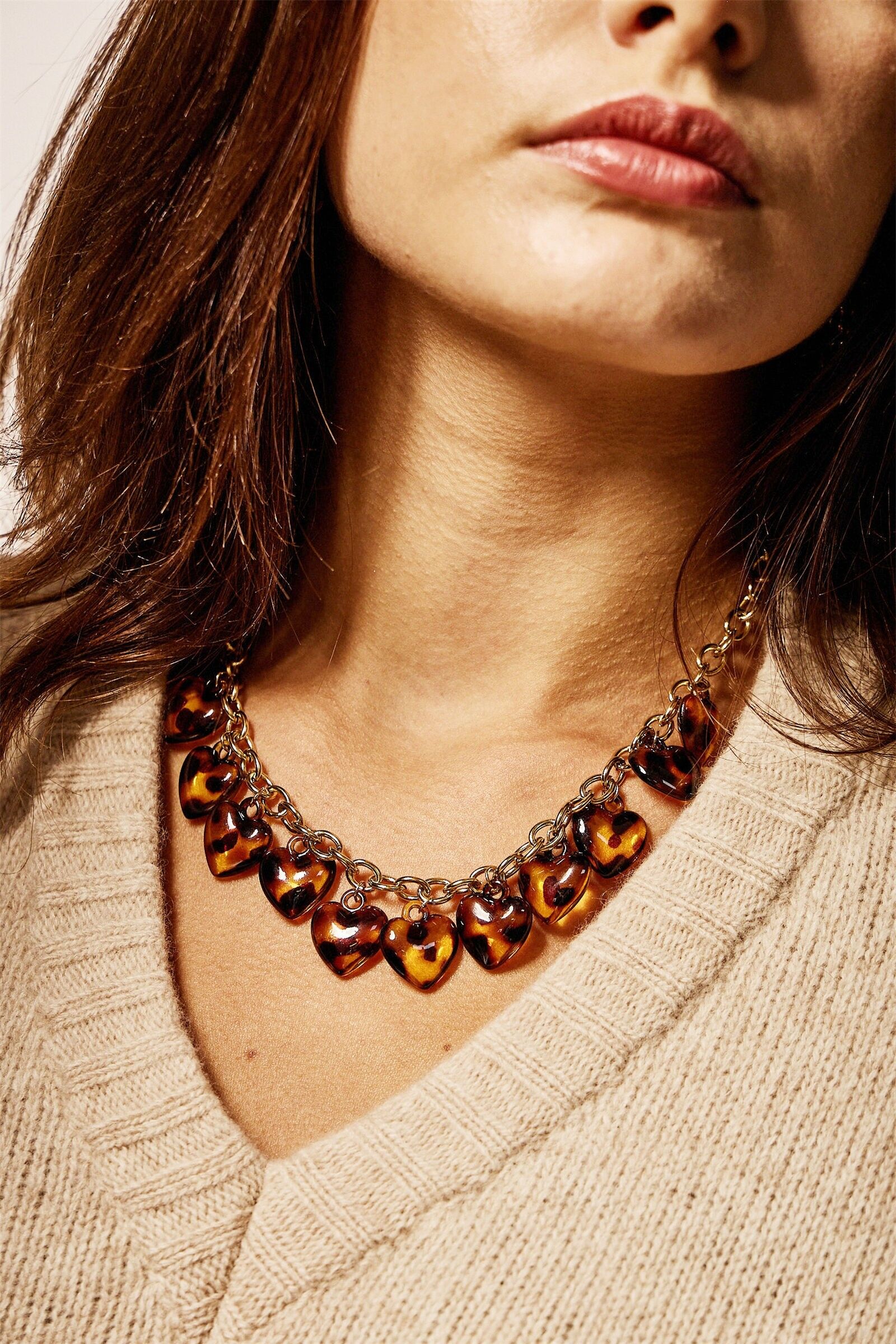 Collana a forma di cuore in tartaruga in acciaio inossidabile dorato: fascino vintage e tocco glamour