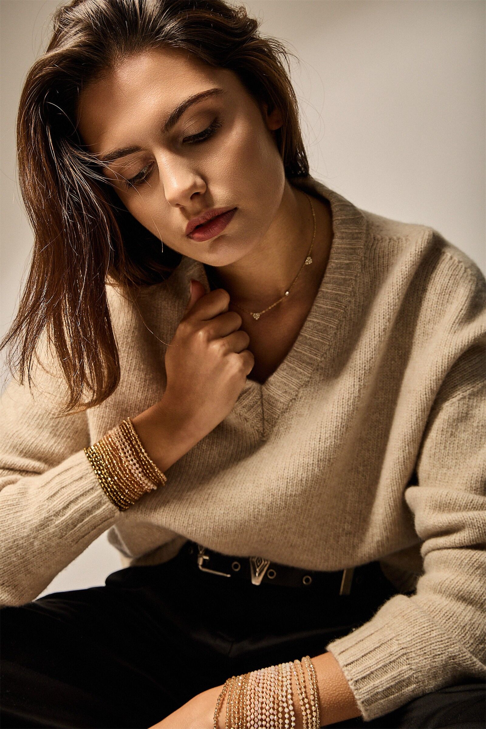 Collier Cœurs Pavés de Strass en Acier Inoxydable Doré – Raffinement et Douceur