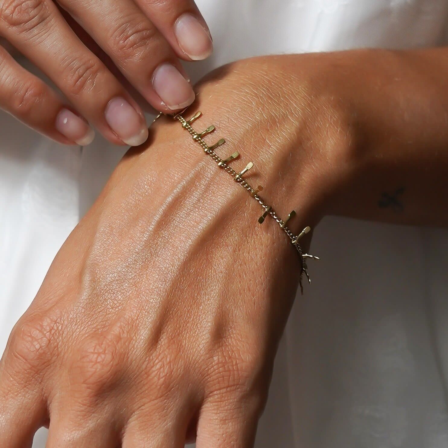 Bracciale catena e tondino in acciaio dorato