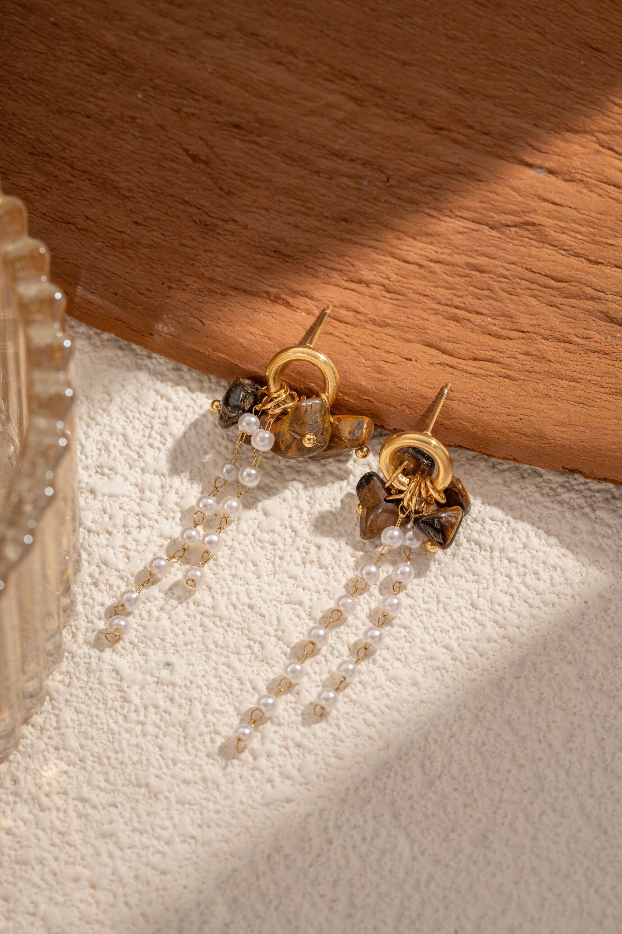 Naturstein-Ohrhänger mit Stahlperlen