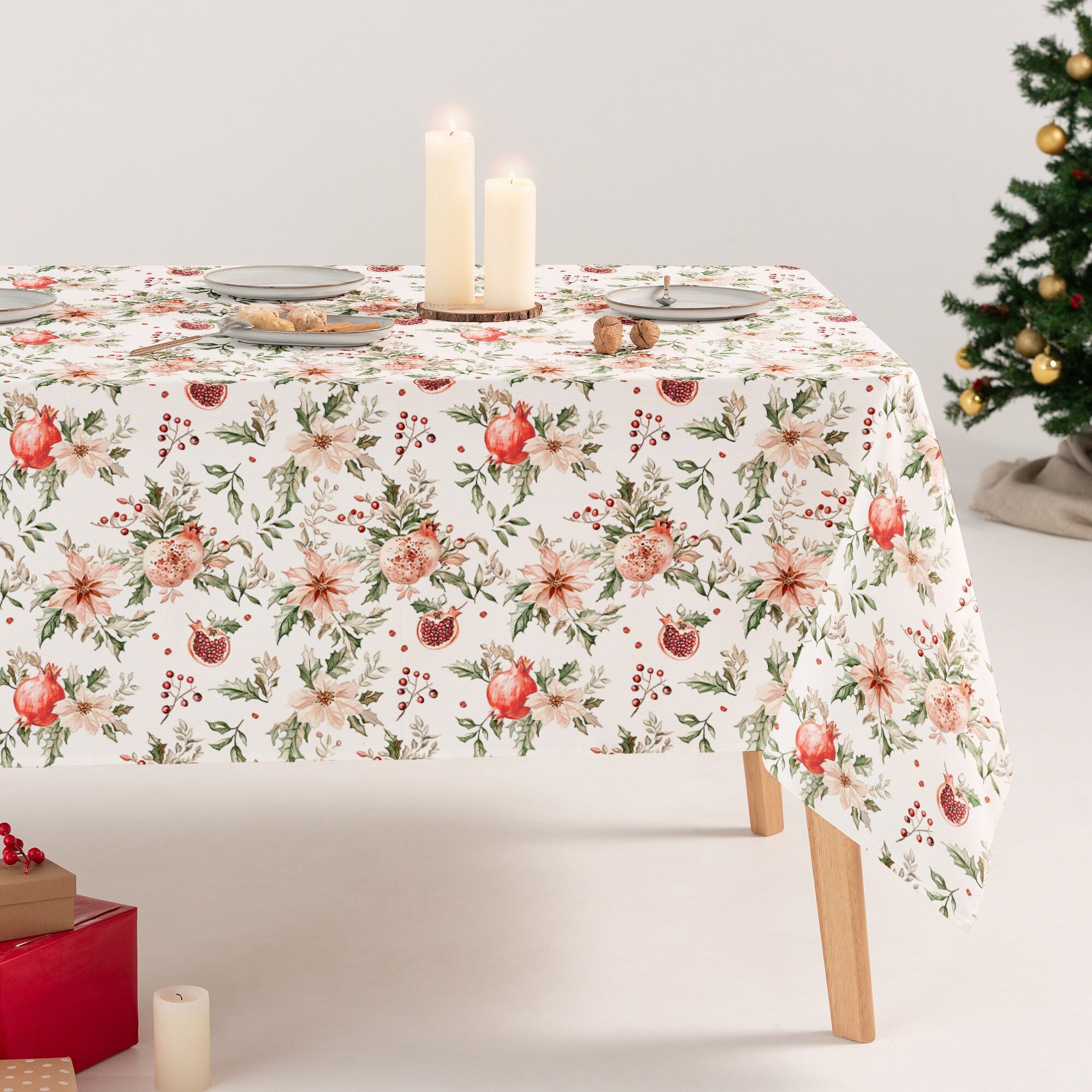 Berron soft cotton stain-resistant Christmas tablecloth with print