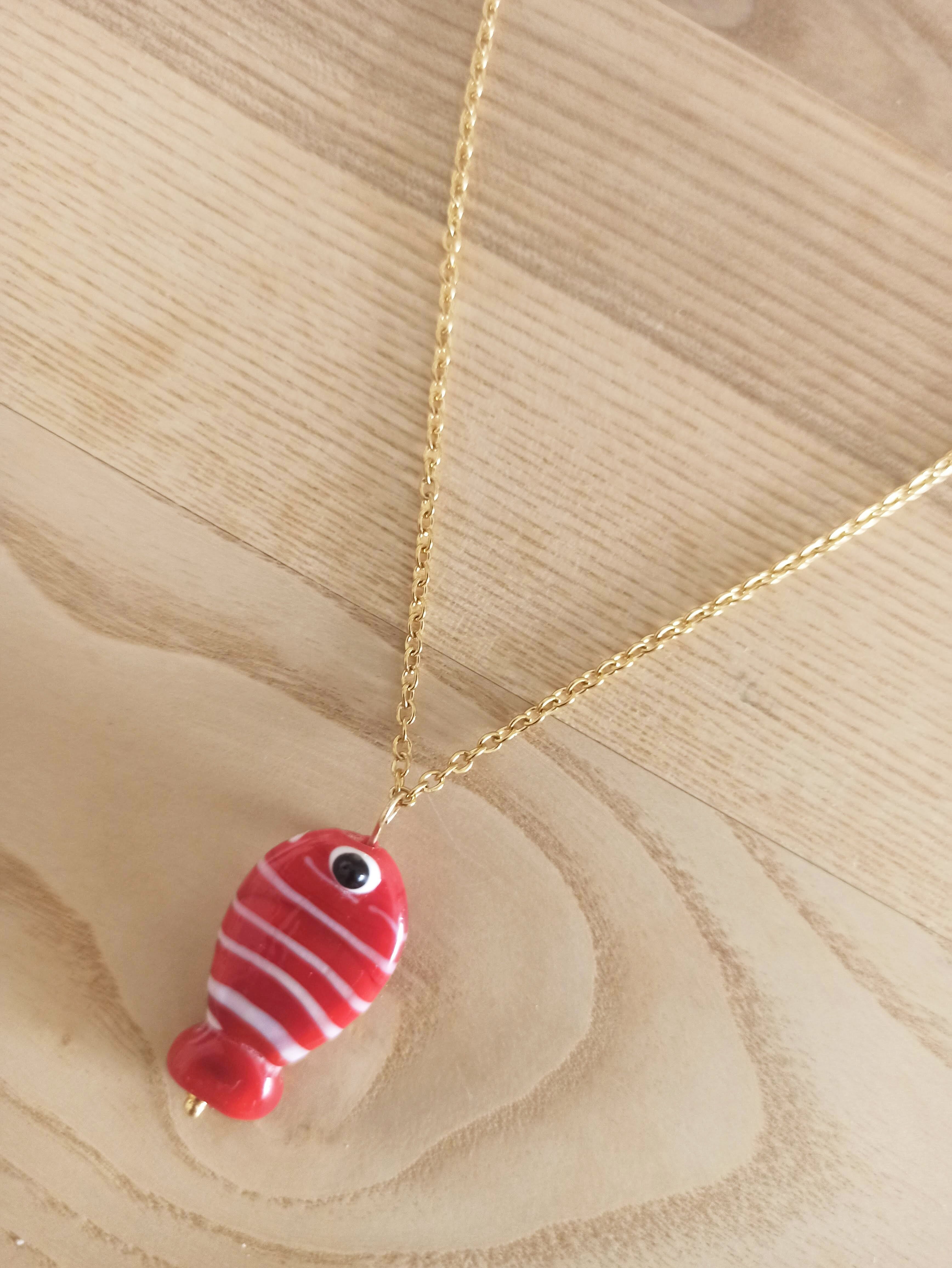 Collana corta in oro con ciondolo · Pesce di cristallo fatto a mano