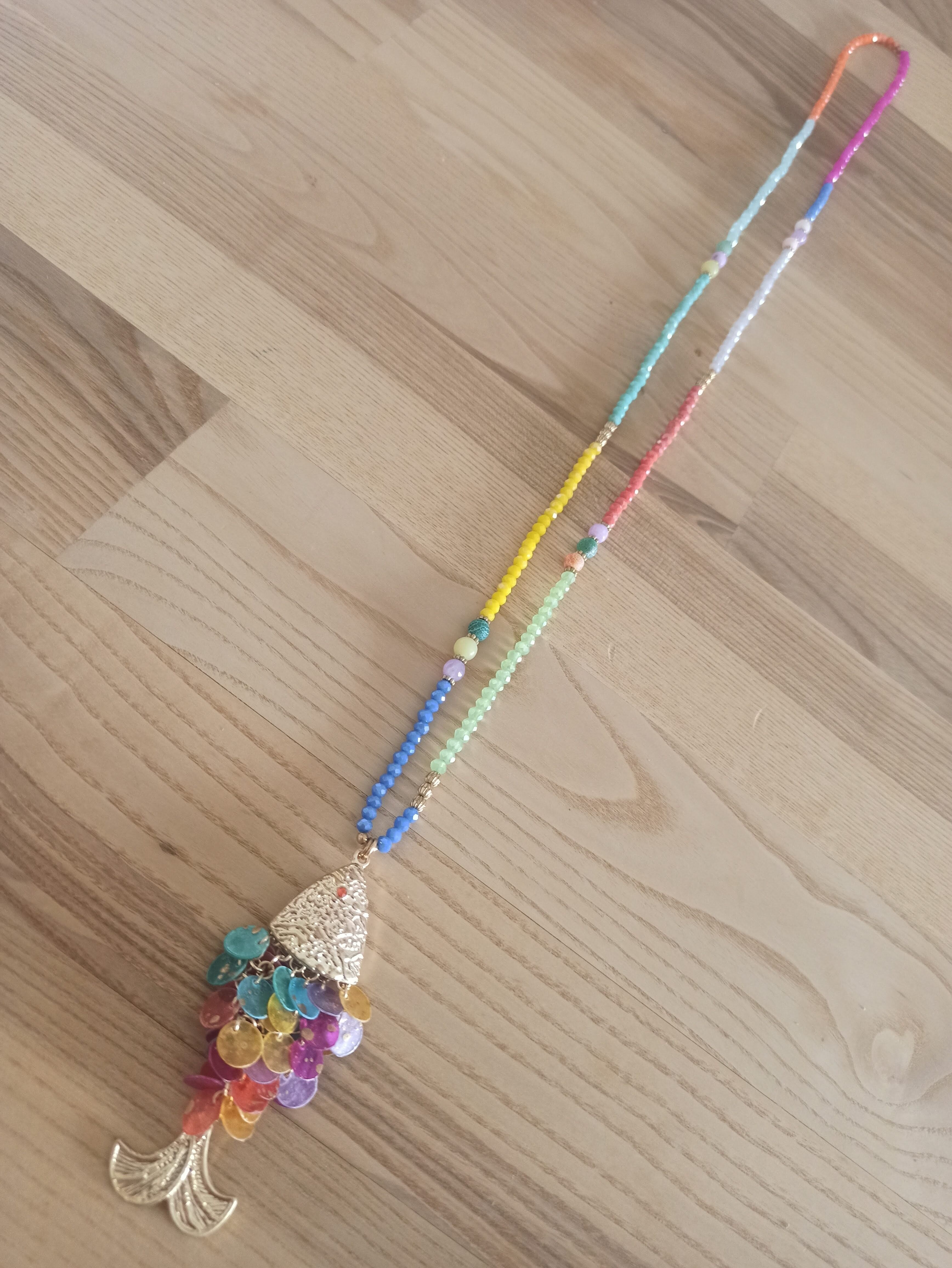 Collana lunga in cristallo con ciondolo a forma di pesce rosso – Edizione esclusiva multicolore