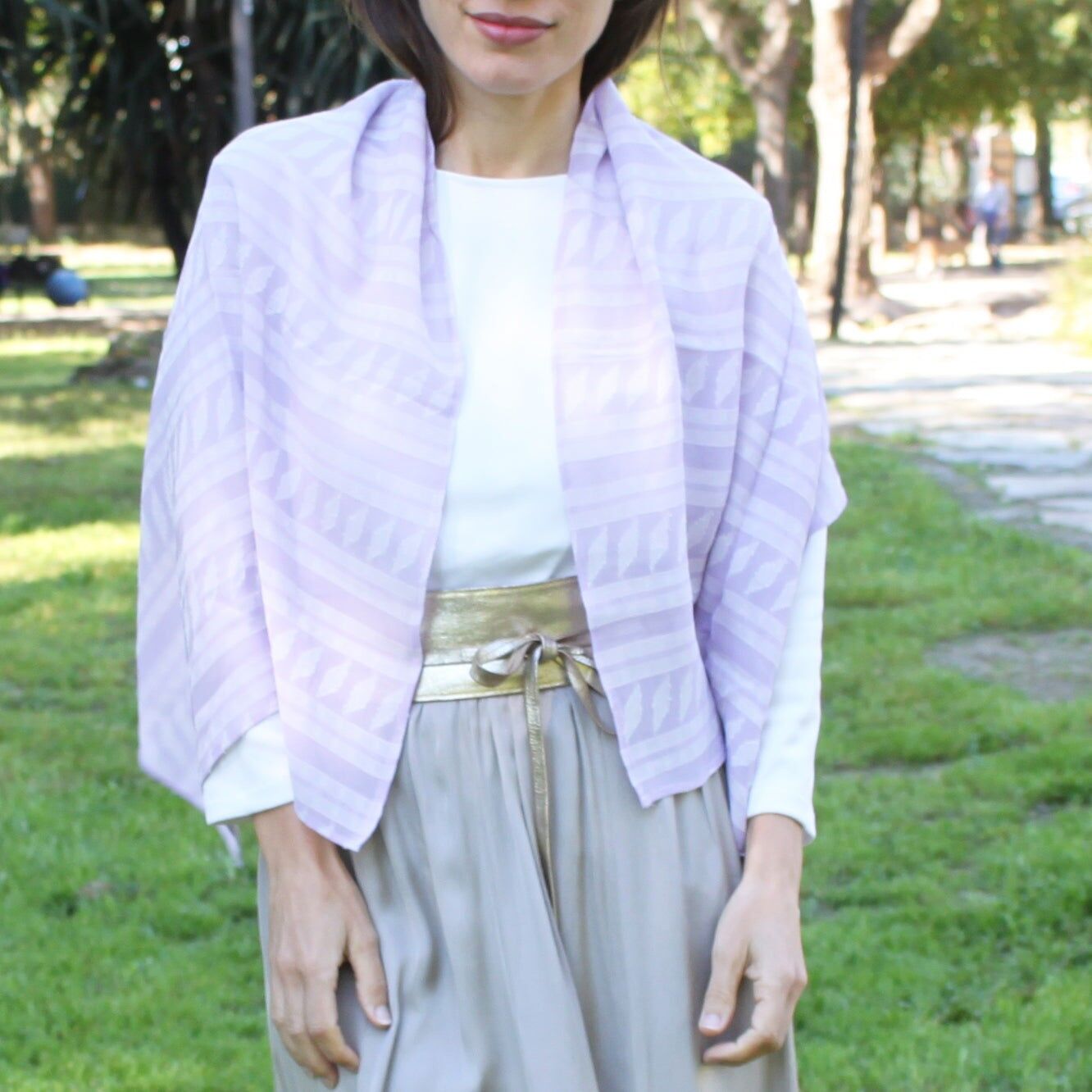 Stola scialle in viscosa e cotone ricamata – Fatta a mano a Siviglia · Lavanda e bianco sporco (50x150 cm)