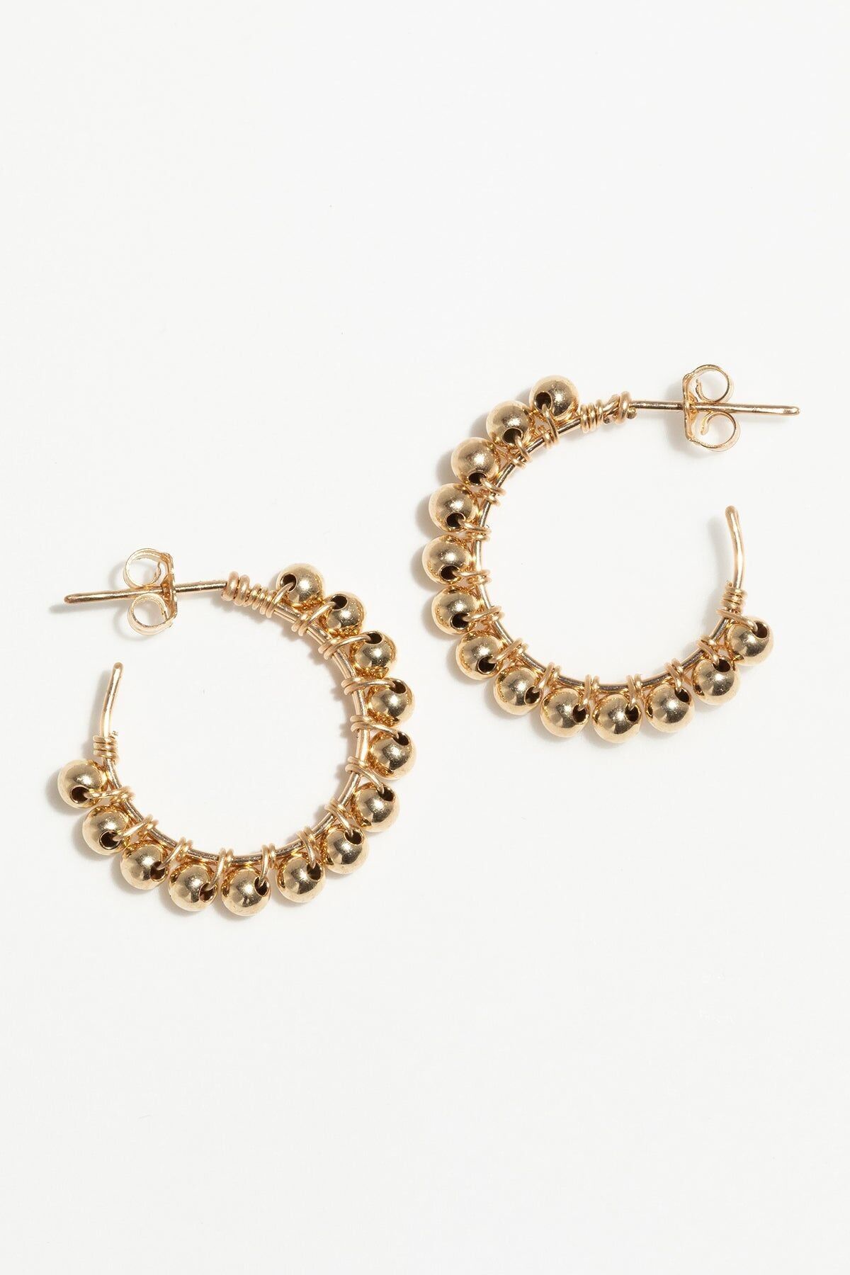 Grandi orecchini a cerchio con perle