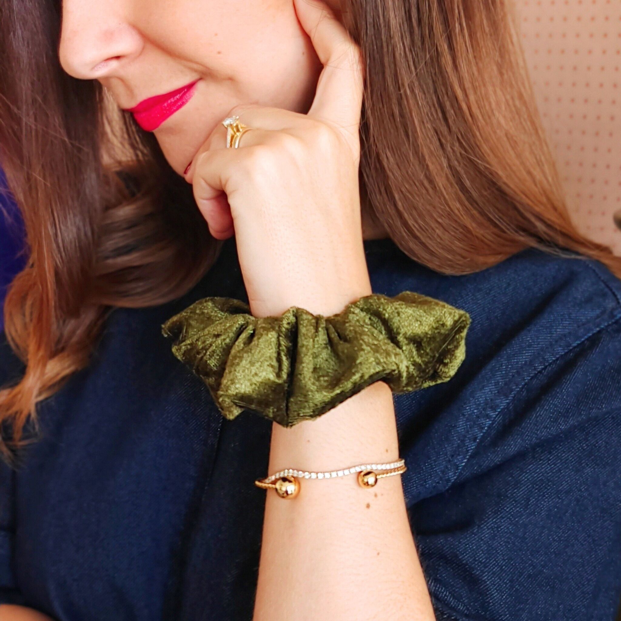 Scrunchie NEPHRITE / velluto verde oliva