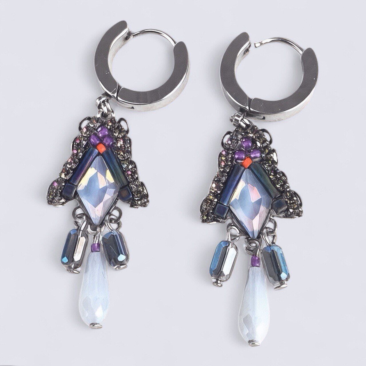 Orecchini in cristallo grigio Tulipan