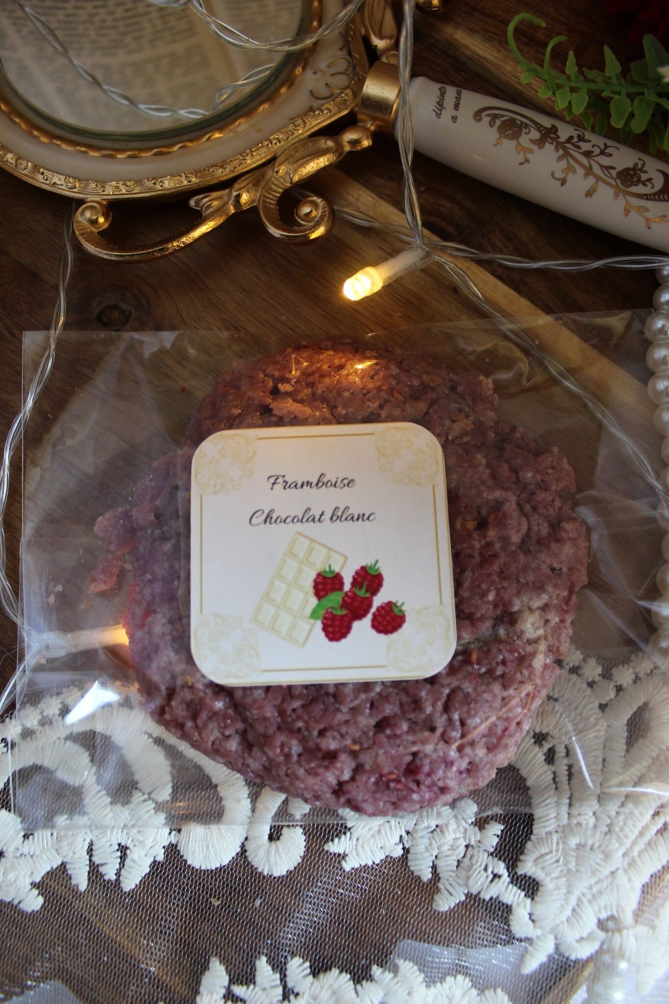 White chocolate raspberry cookie