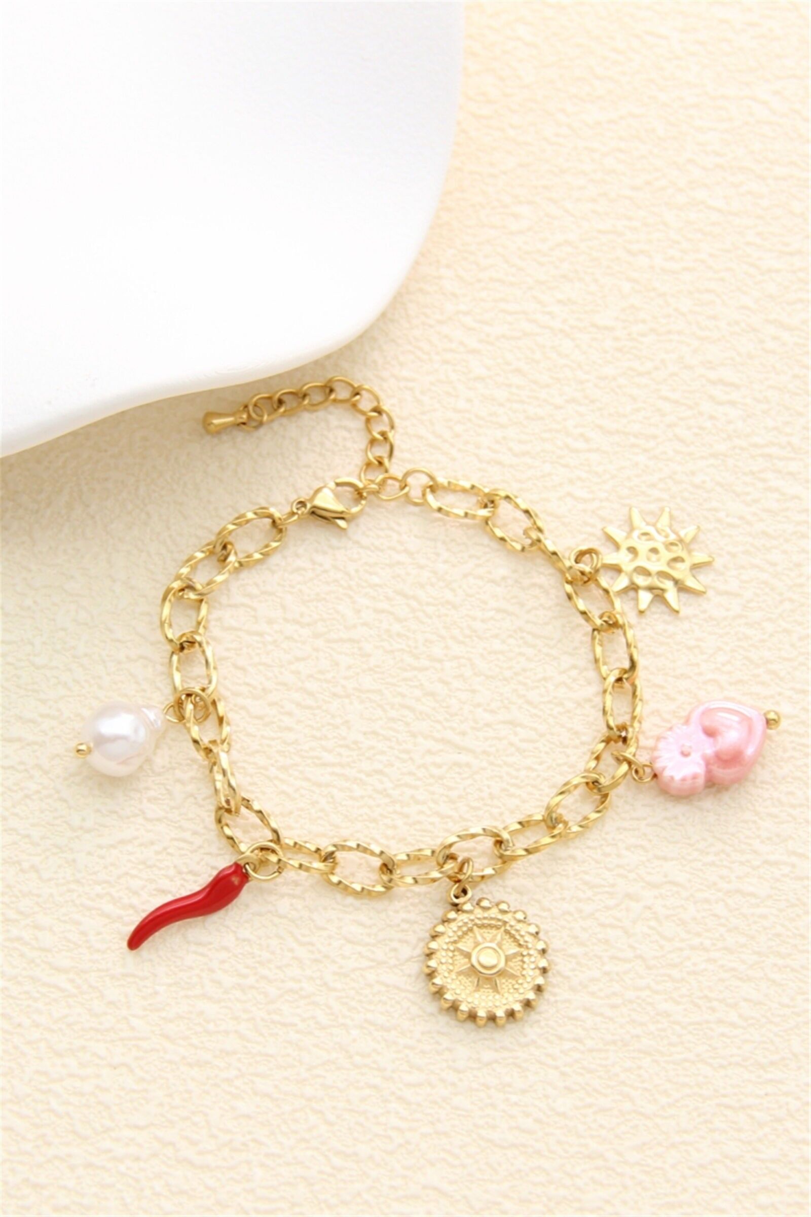Bracelet Charms Doré – Soleil, Cœur et Perles Fantaisie