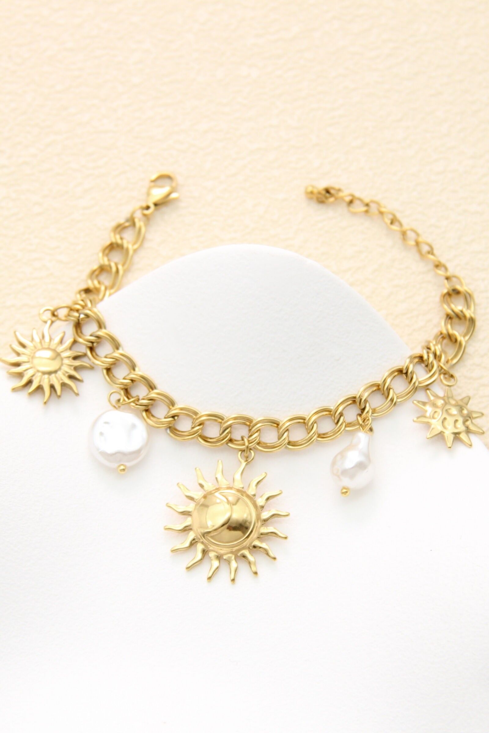 Bracelet Charms Soleil & Lune – Acier Inoxydable Doré