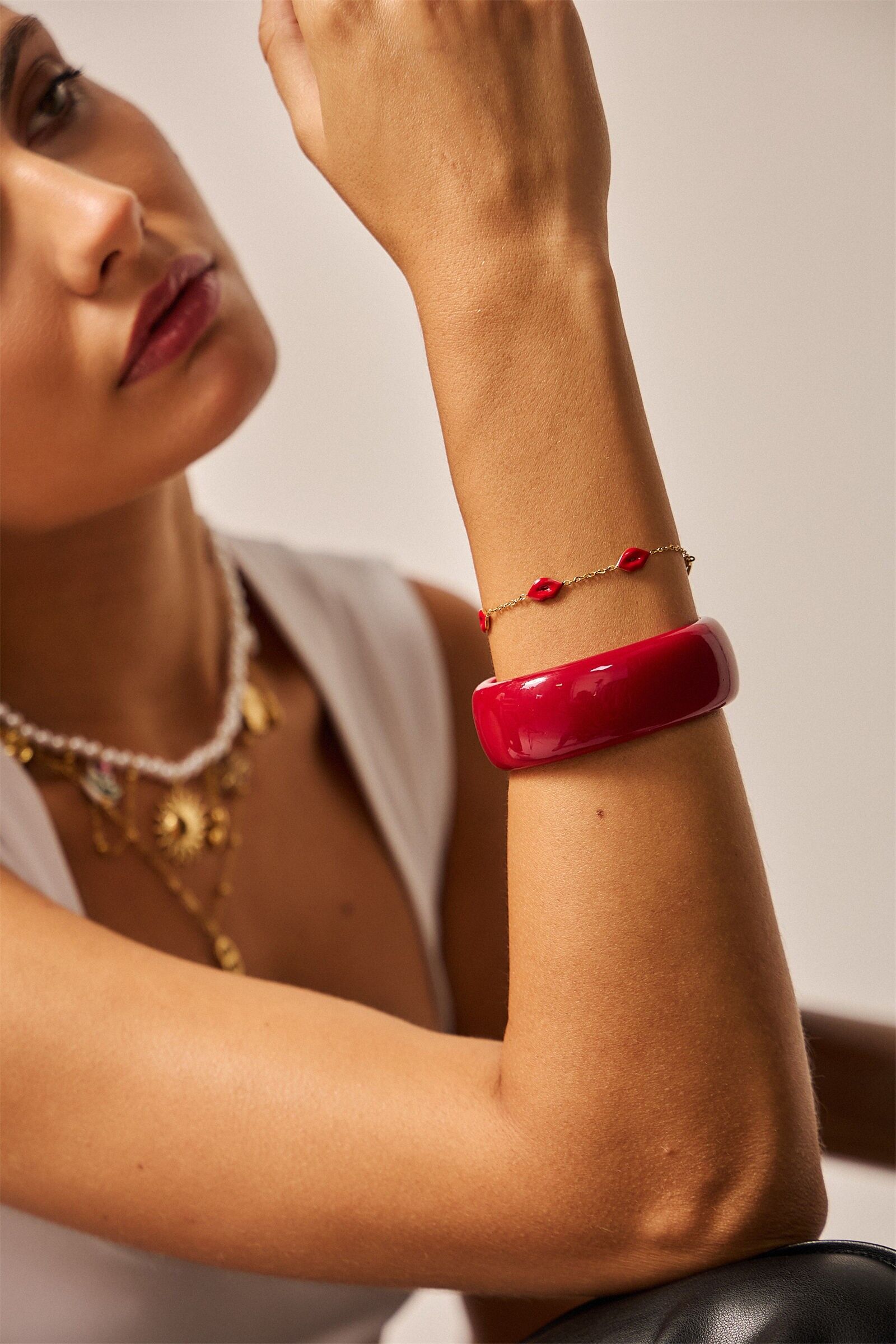 Bracelet Lèvres Rouges – Acier Inoxydable Doré