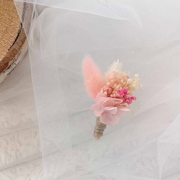 Boutonnière rose poudré - Boutonnière adulte