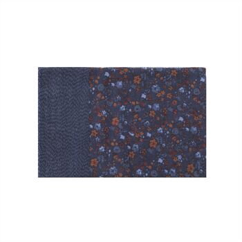 Colchides écharpe en laine bleu, rouge et orange au motif floral 1