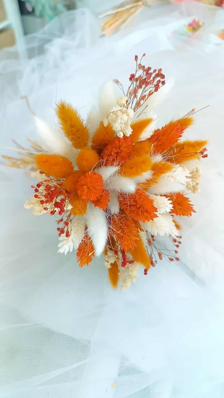 Mini ramo de flores secas para damas de honor y niños en color blanco y terracota para boda.