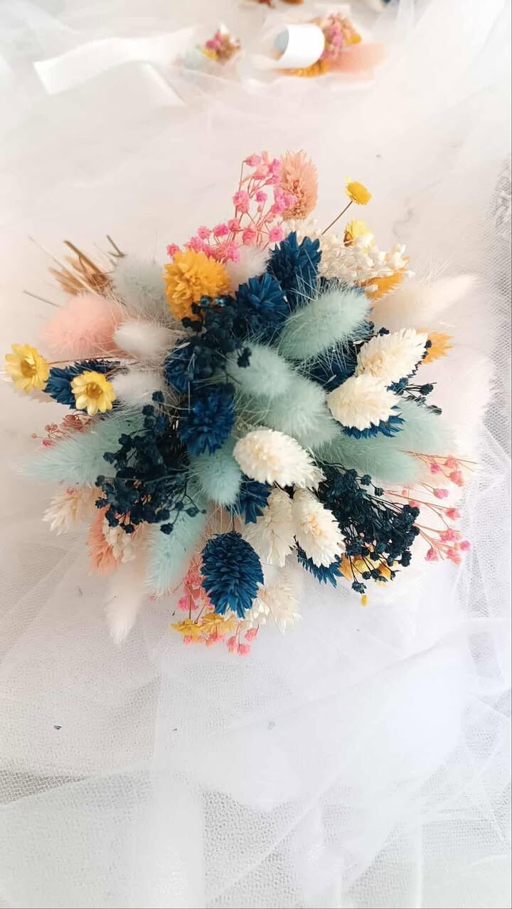 Mini ramo de flores secas para damas de honor y niños en tonos amarillos, rosas y azules para boda.