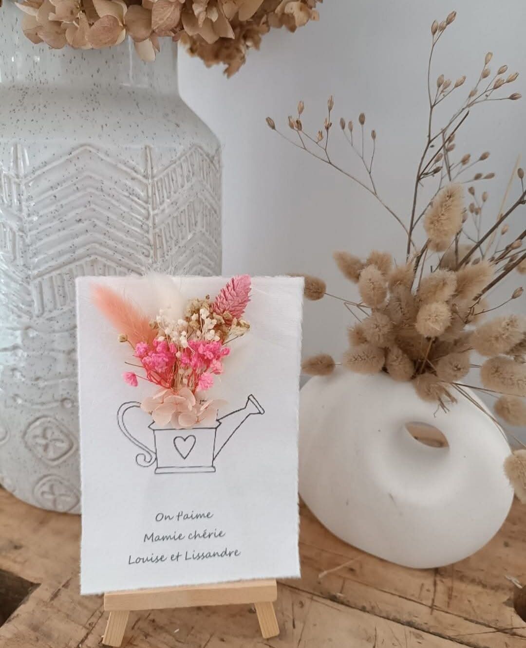 Tarjeta de mensaje personalizada con flores secas para el Día de la Madre y el Día de la Abuela.
