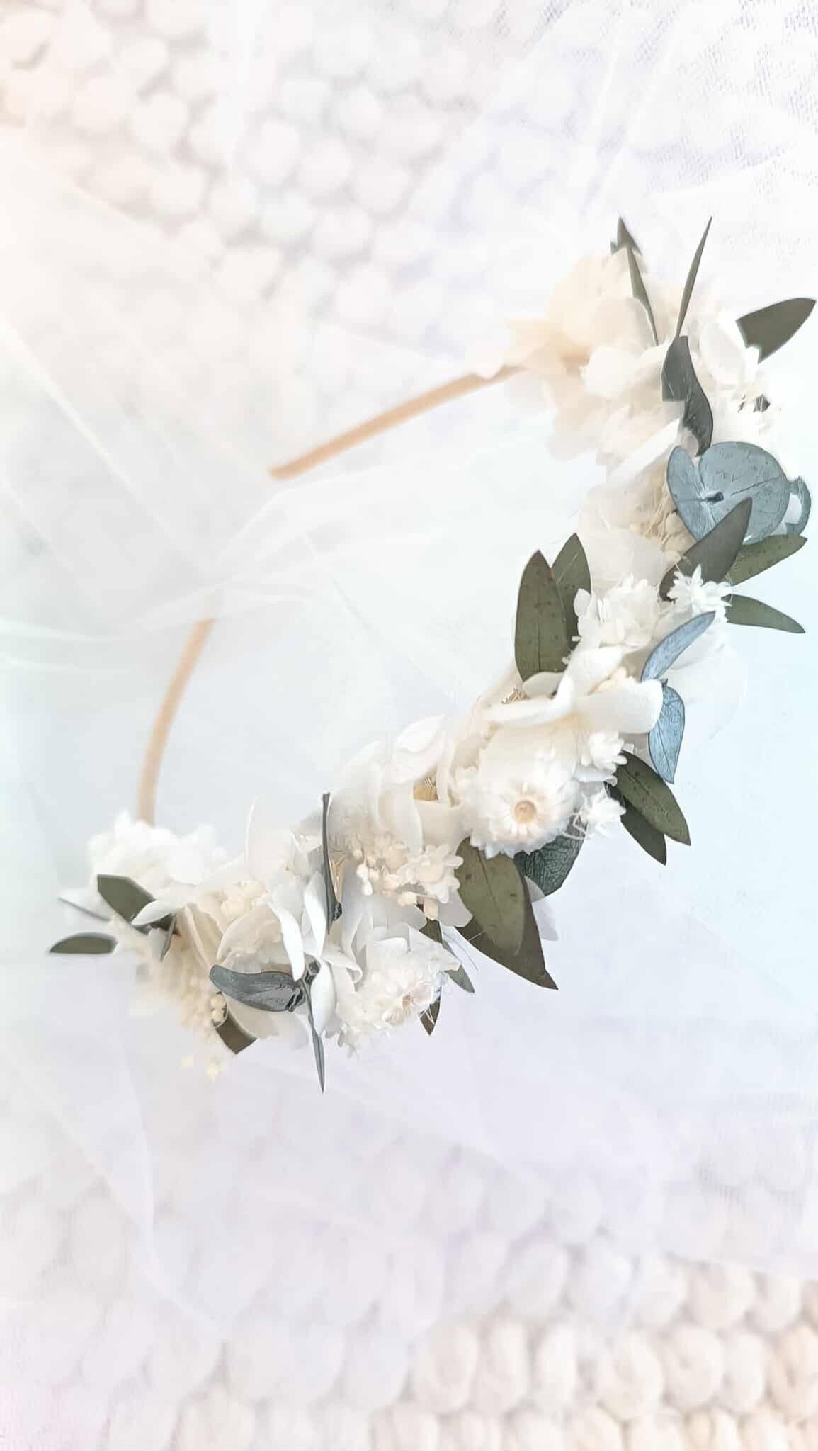Diadema de flores secas blancas y eucalipto "naturaleza" - accesorio para bodas y bautizos