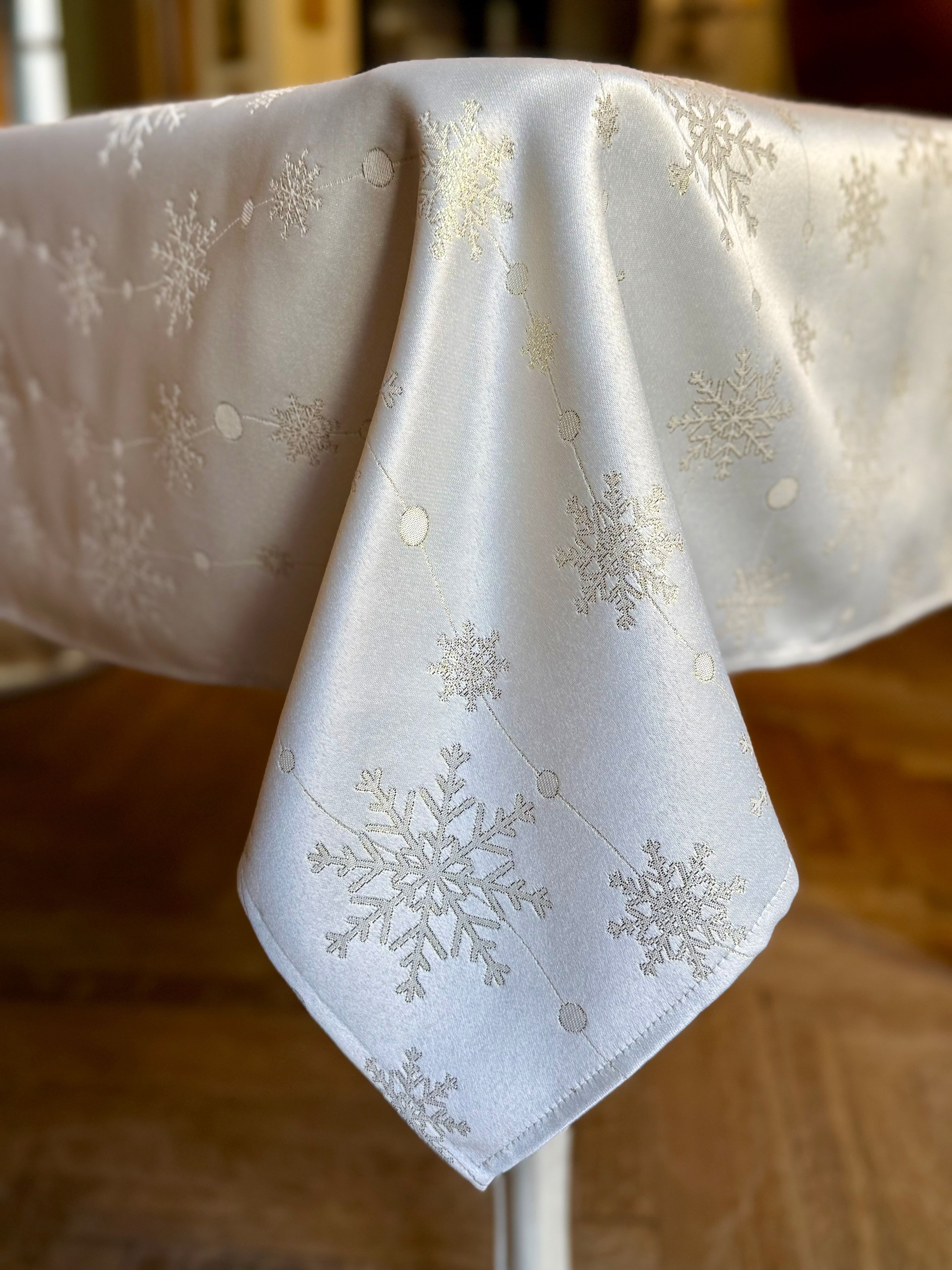 Rectangular Tablecloth, Festive Motive, Christmas Motive | Golden Snowfall