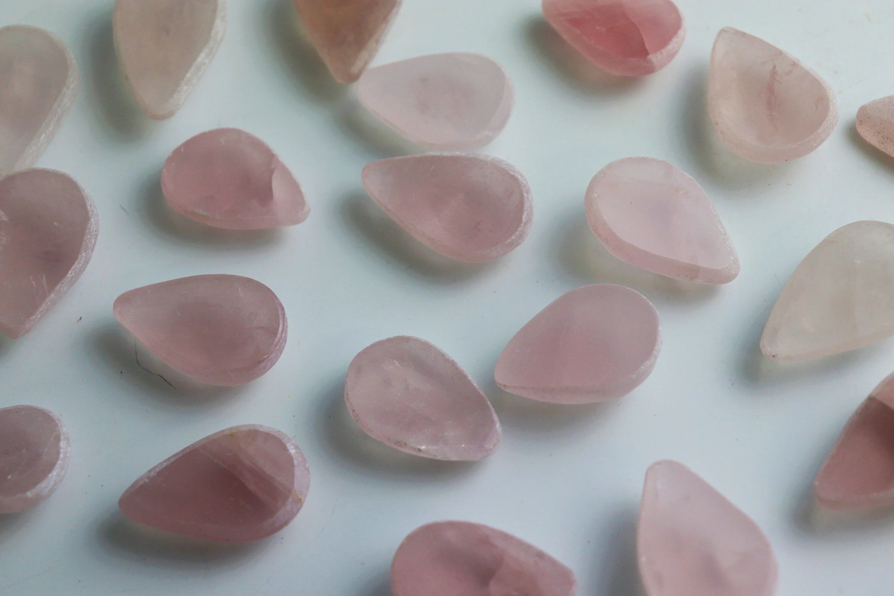 Uovo di Emma con goccia di cristallo di quarzo rosa