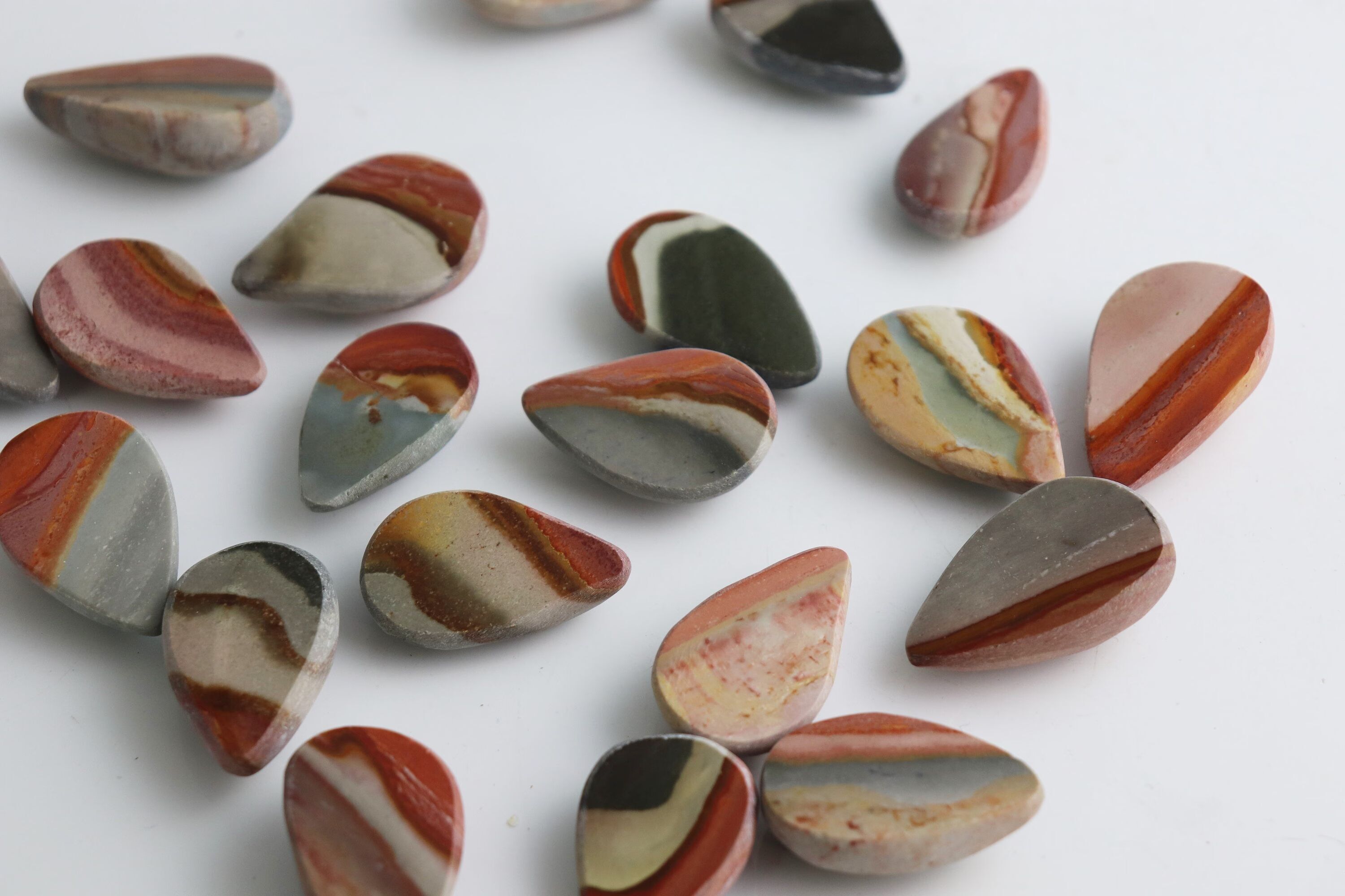 Uovo di Emma con goccia di cristallo di diaspro policromo