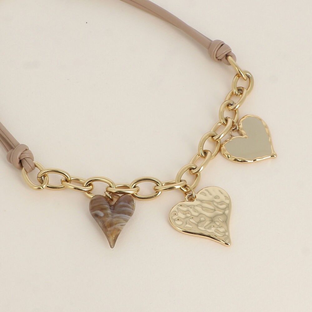 Collar de cordón con dijes de corazón de esmalte y resina