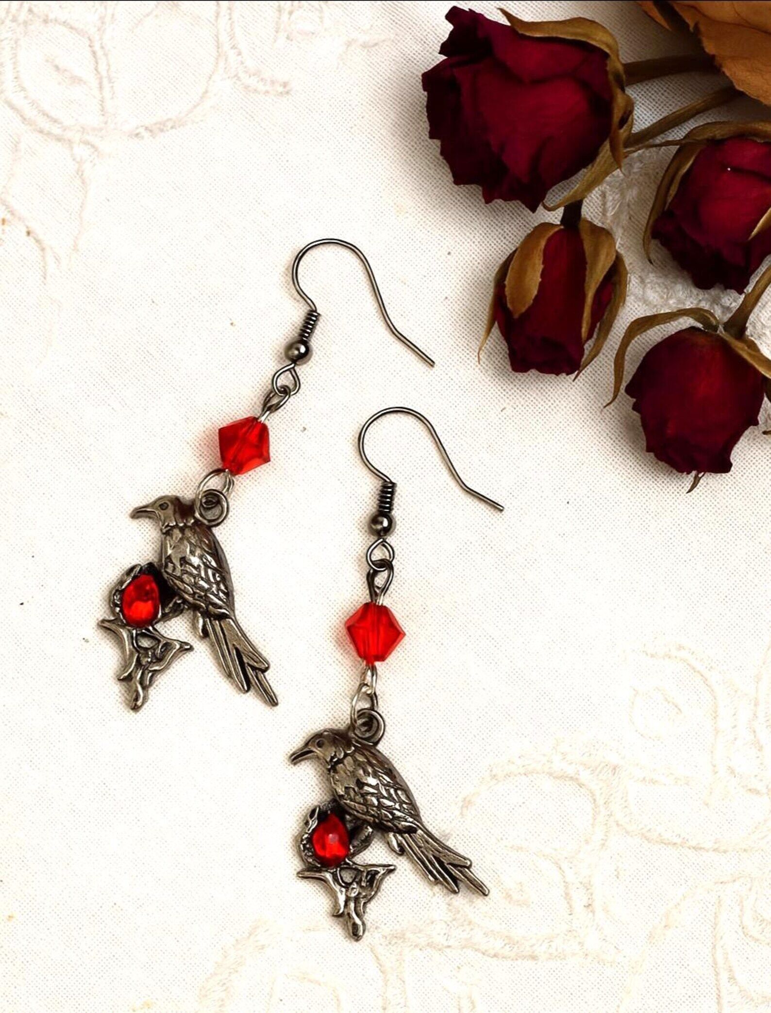 Orecchini gotici a forma di corvo