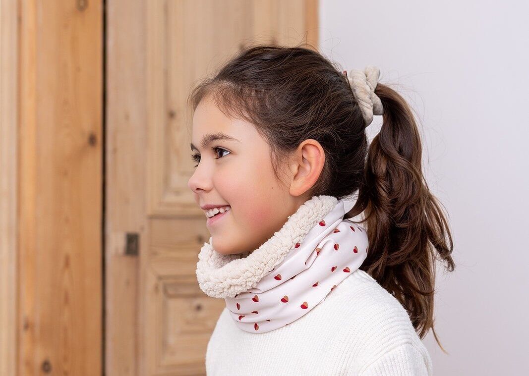 Calentadores de cuello con corazones bicolor