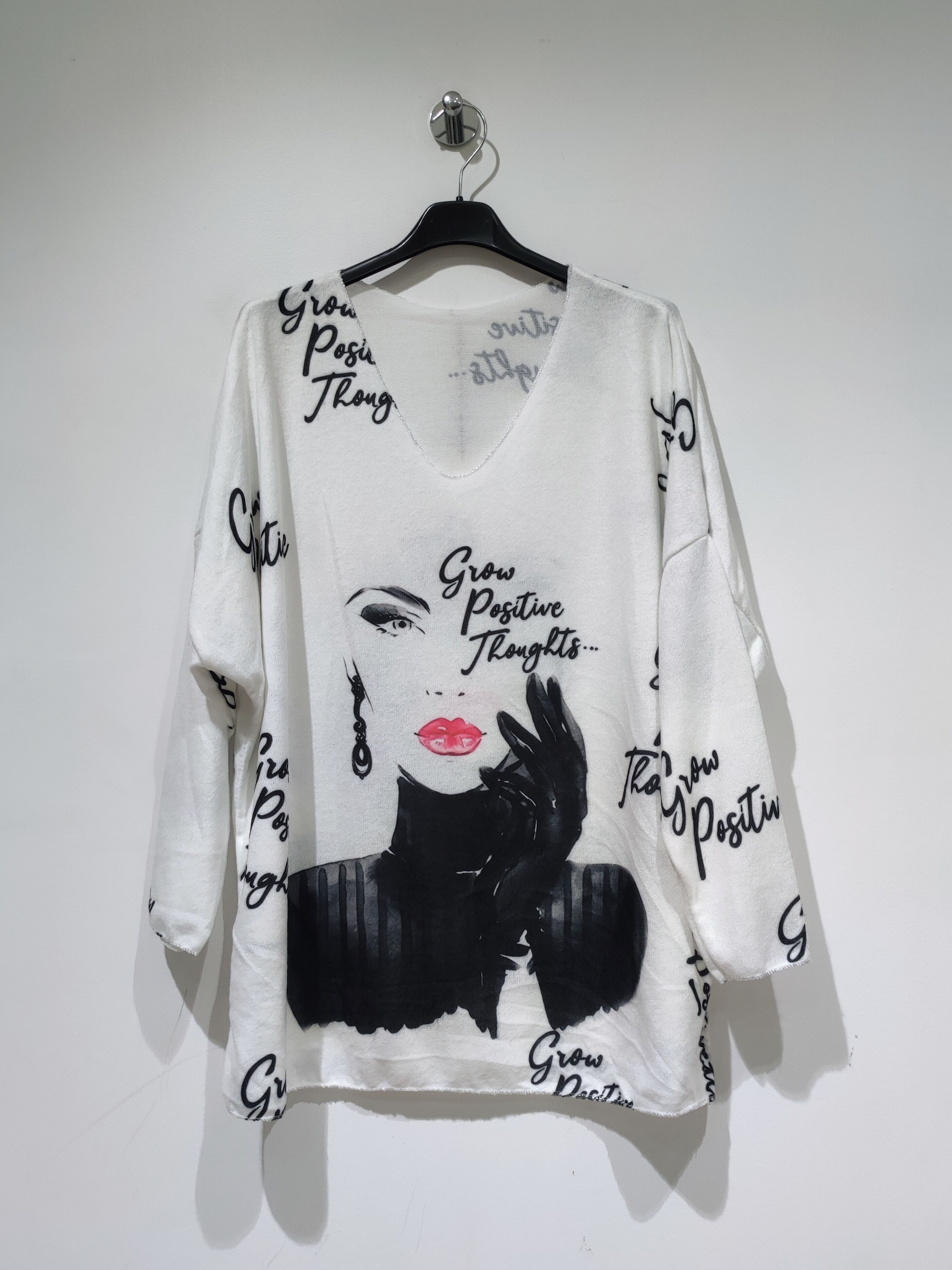 MANO DELLA RAGAZZA NESS