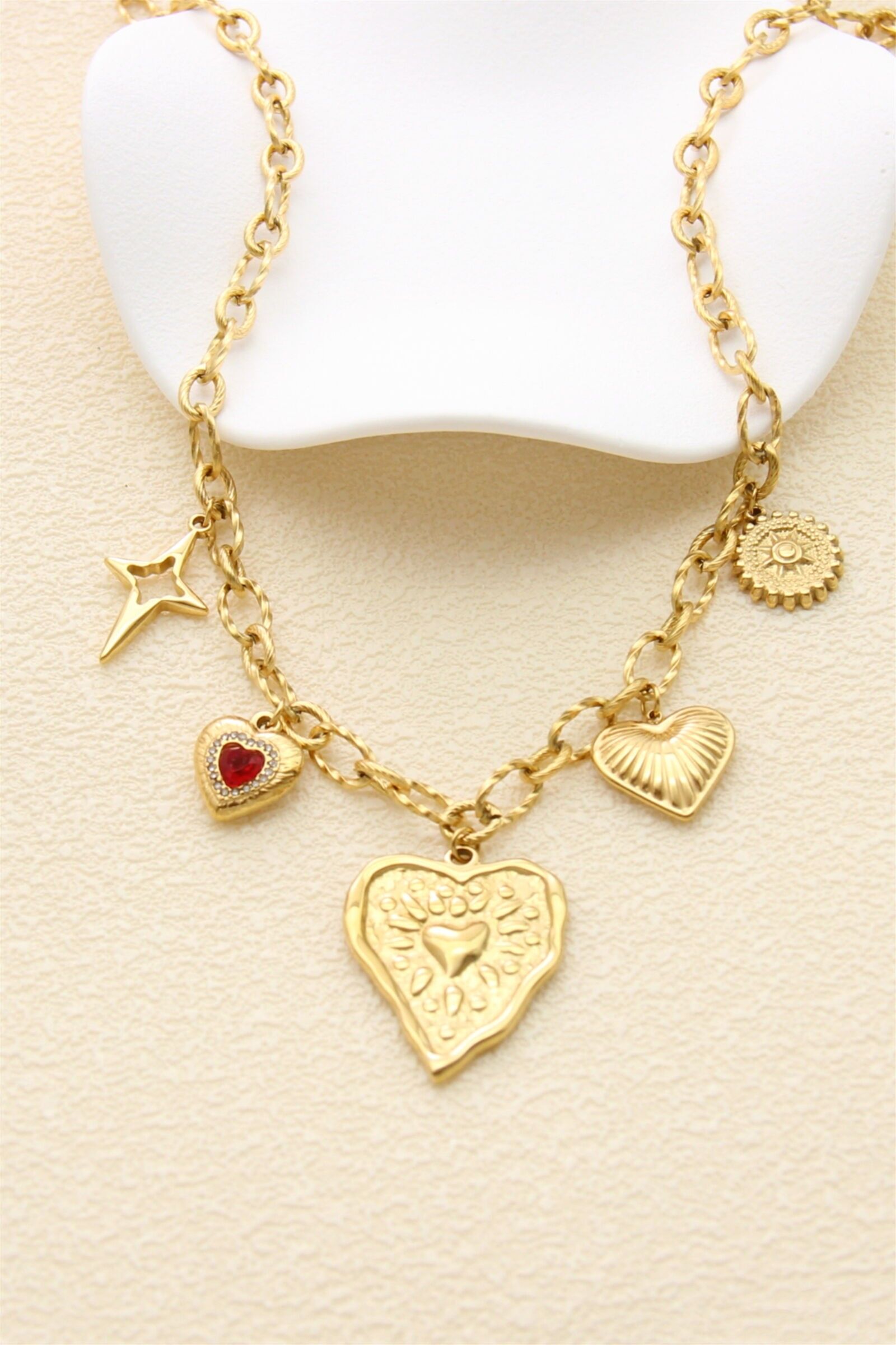 Collier Cœurs & Charms Dorés – Acier Inoxydable