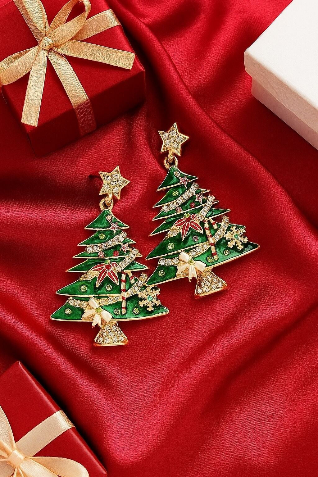 Orecchini smaltati a forma di albero di Natale