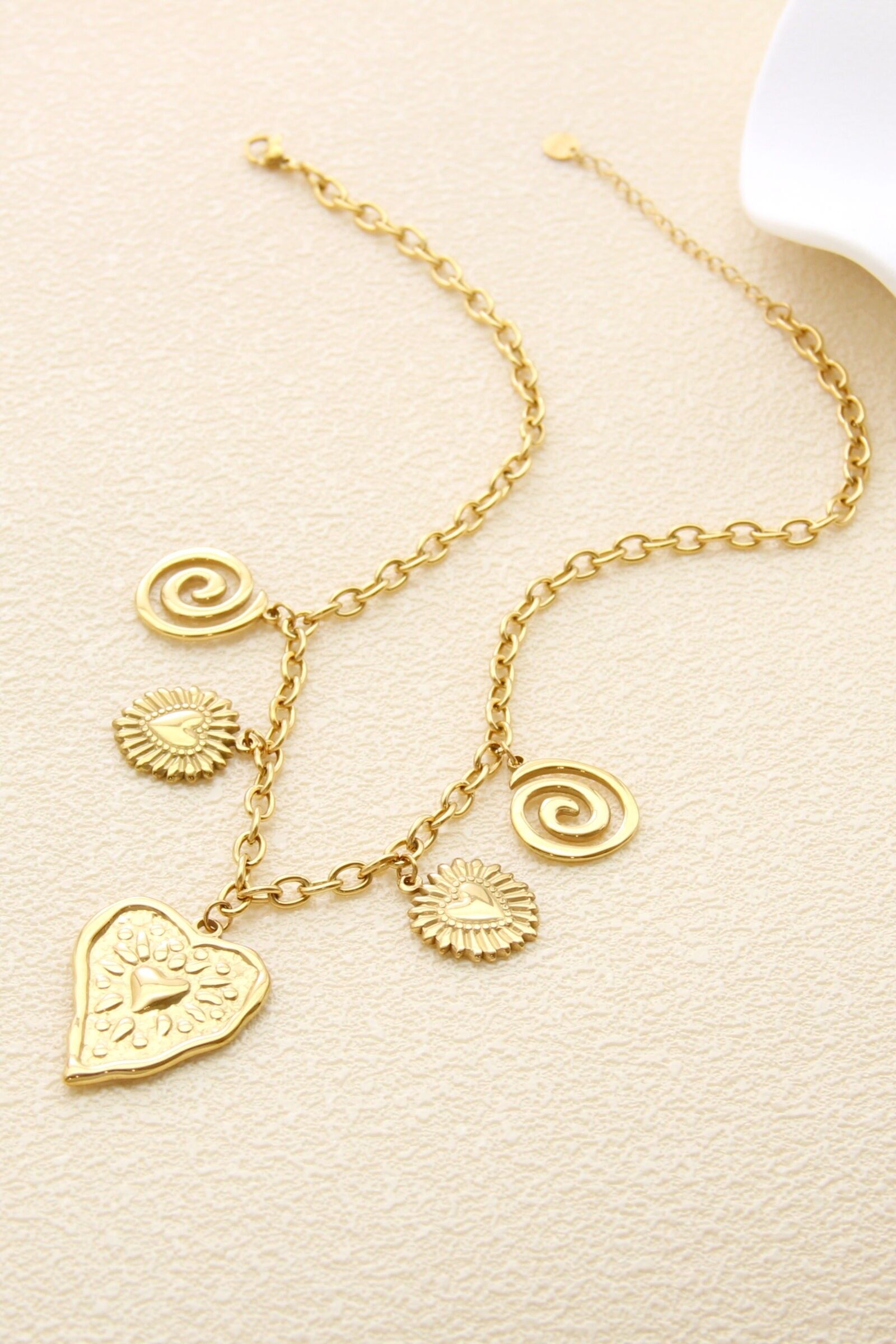 Collier Cœur & Spirales Dorées – Acier Inoxydable
